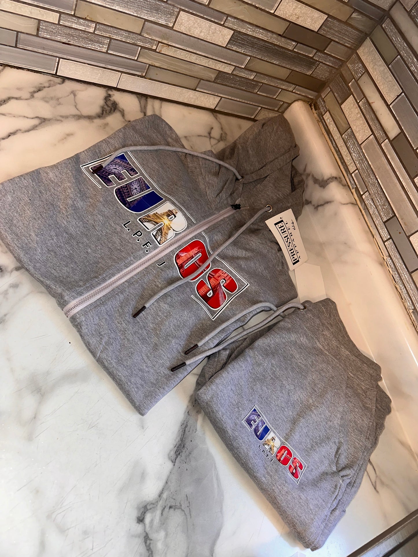 Sports jogging suit
