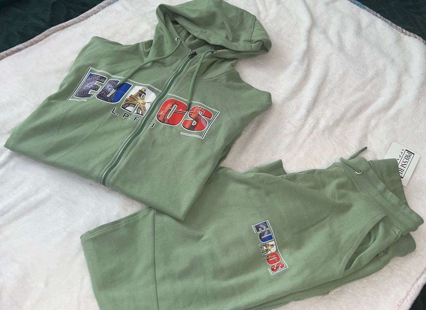 Sports jogging suit